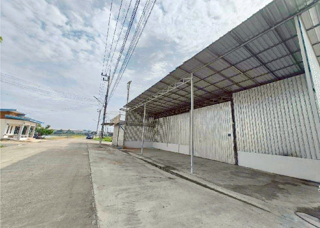  ถ.เลียบคลอง โกดัง รร.ทานตะวันไตรภาษา 3.2 กม.พร้อมออฟฟิศ 1 ชั้น  888 ตร.ม. กศน..ตำบลสามโก้ 1.7 กม. 1 นอน 1 น้ำ 