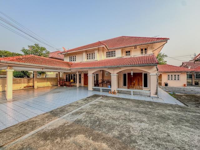 ขายบ้านเดี่ยว 2 ชั้น 186 ตรว. พร้อมโกดัง ย่านรามอินทรา 60 ใกล้แฟชั่นไอส์แลนด์ 
