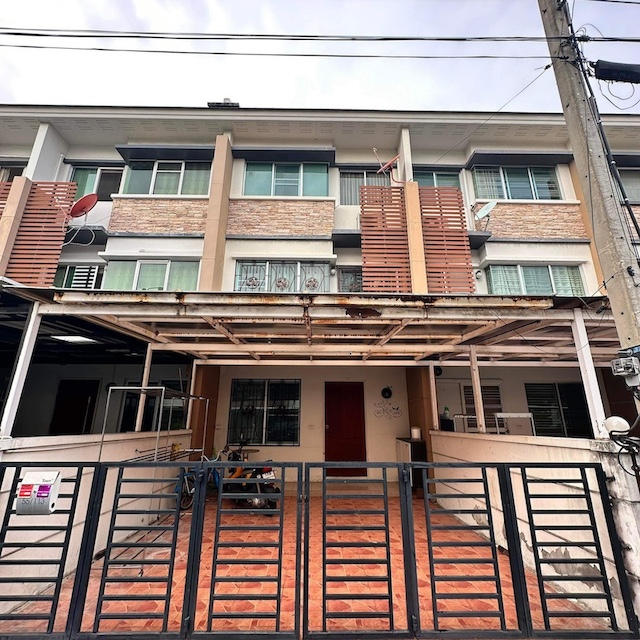 BS952 ขายทาวน์โฮม 3 ชั้น หมู่บ้านทาวน์พลัส เกษตร-นวมินทร์   พร้อมผู้เช่า!! 