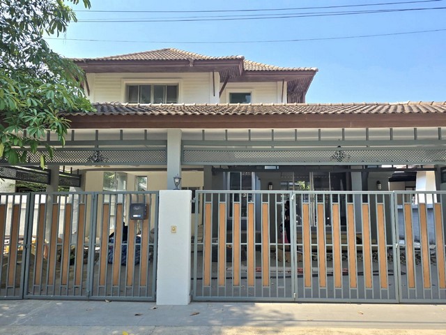 ให้เช่าบ้านเดี่ยว2ชั้น  ทำออฟฟิศได้+อยู่ในช่วงรีโนเวทปรับปรุง 120ตรว.ถ.กรุงเทพกรีฑา ใกล้พระราม9