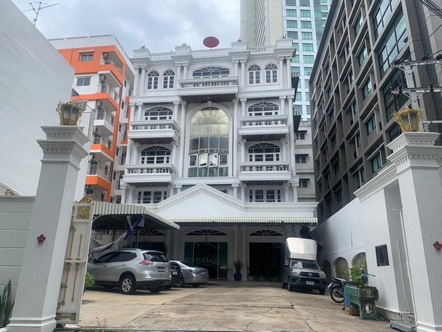 ให้เช่าอาคารสำนักงาน 6 ชั้น 3,300 ตรม. พร้อมลิฟท์ ย่านเจริญนคร ใกล้ BTS กรุงธนบุรี ใกล้ไอคอนสยาม ตกแต่งพร้อมใช้งาน