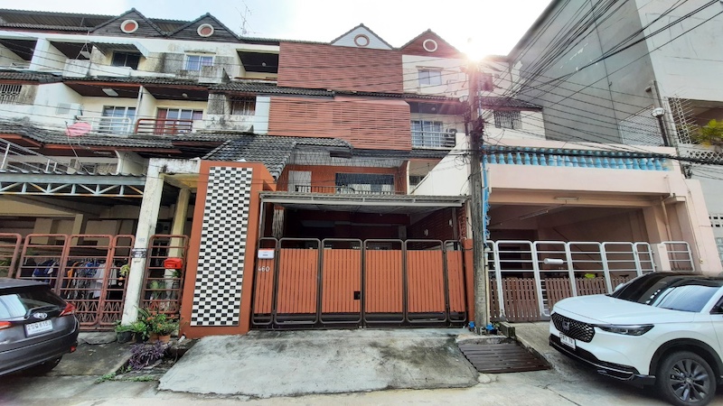 BH3532  ขาย/ให้เช่าทาวน์เฮ้าส์ 4 ชั้น หมู่บ้านวราธรวิลล์ พัฒนาการ 44 ใกล้ทองหล่อ ทางด่วน มอเตอร์เวย์ 