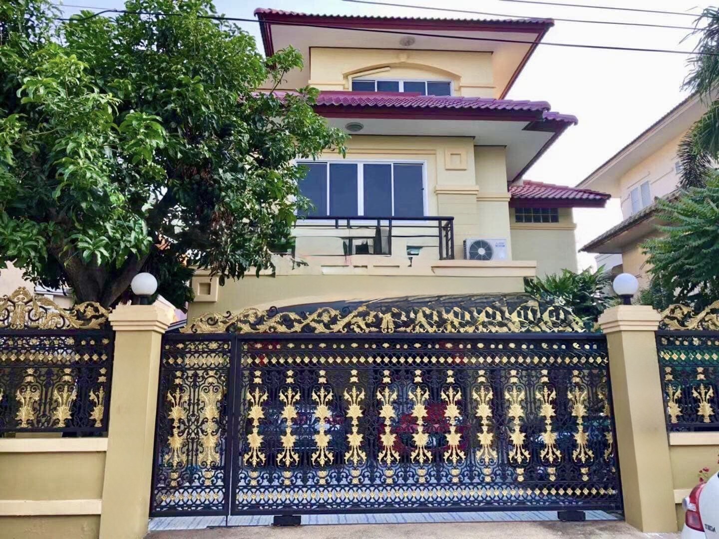 ให้เช่าบ้านเดี่ยวสวย 3ชั้น  6ห้องนอน 3 ห้องน้ำ แอร์ เฟอร์ ครบ ถนนศรีด่าน บางนาตราด ใกล้เเมคโครศรีนครินทร์