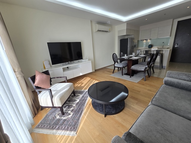 H Sukhumvit 43 spacious safe clean 10th floor BTS Phrom Phong