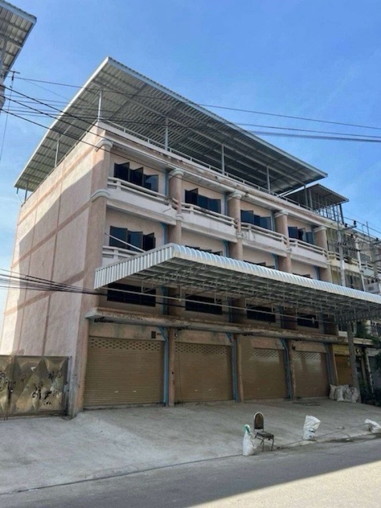 BH3644 ให้เช่าอาคาร 4 คูหา ใกล้ตลาดวัดโพธิ์แจ้ ถนนบางบอน – สมุทรสาคร พร้อมเข้าใช้งานได้ทันที เหมาะสำหรับทำ โรงงานขนาดเล็ก / โกดังเก็บของ
