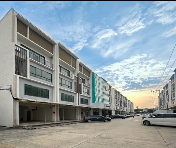 ให้เช่าอาคารสำนักงาน 4ชั้น  ถนนวงแหวนอุตสาหกรรม ,ทางพิเศษสายบางพลี-สุขสวัสดิ์ โครงการซิลค์ สุขสวัสดิ์  เขตราษฎร์บูรณะ
