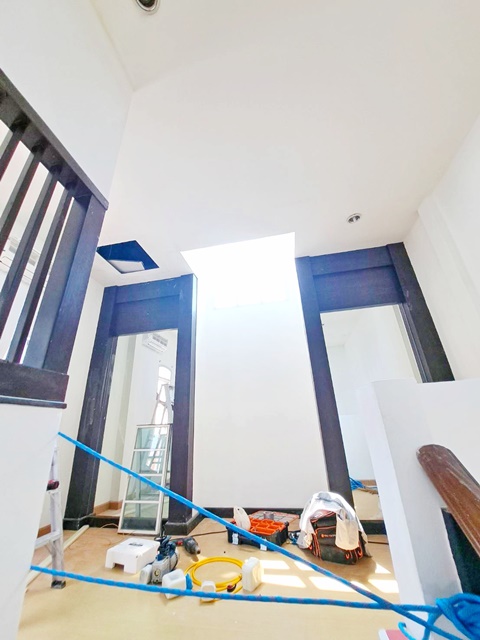 ย่านปากเกร็ด สวนกุหลาบ 700 ม.รีโนเวทใกล้เสร็จ ทาวน์เฮาส์ 3 ชั้น 3 นอน 2 น้ำ รร.บรรยากาศร่มรื่น เงียบสงบ ใกล้แหล่งชุมชน 
