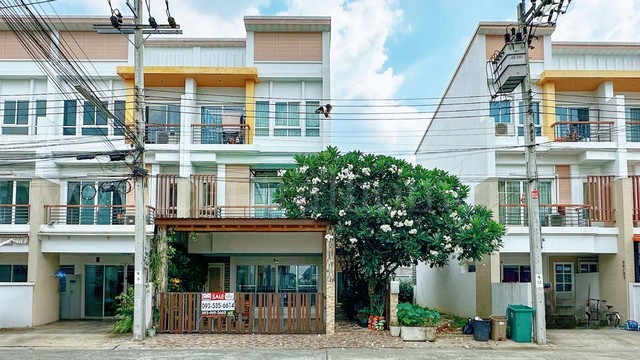 ทาวน์โฮม 3 ชั้น ภณาสิริ เรสซิเด้นซ์ เกษตร - นวมินทร์ หลังริม