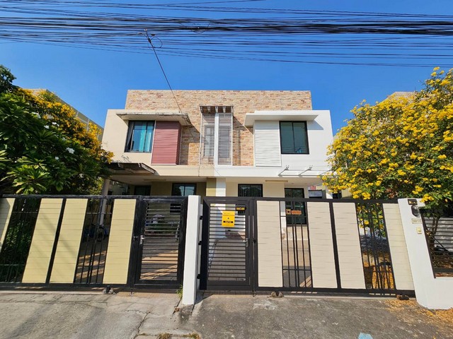 ขายด่วน บ้านแฝด 2 ชั้น บ้านร็อคการ์เด้น แอร์พอร์ต เฟส 2 กรุงเทพ ตำบลศีรษะจรเข้น้อย อำเภอบางเสาธง จังหวัดสมุทรปราการ
