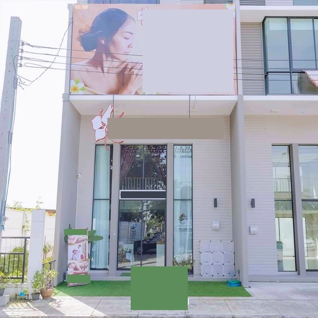 นวดเพื่อสุขภาพ หลวงแพ่ง มอเตอร์เวย์ สุวรรณภมูิ 7.8 กม. โลตัส ลาดกระบัง 2.28กม. ให้เช่าทาวน์โฮม 3 ชั้น มีใบขออนุญาต 11เตียง 4 นอน 4 น้ำ 