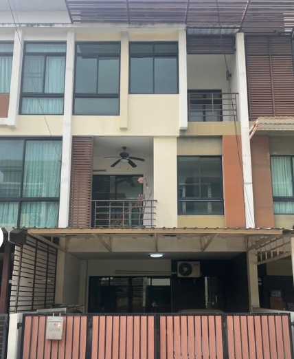 ให้เช่าทาวน์โฮม 3 ชั้น ทาวพลัส-เกษตรนวมินทร์ ใกล้เลียบด่วนรามอินทรา