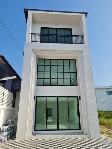ขายตึกเดี่ยว สร้างใหม่ อยู่ลาดพร้าว 101  ตึก3 ชั้น  75 ตรว. ตึกสวยมาก