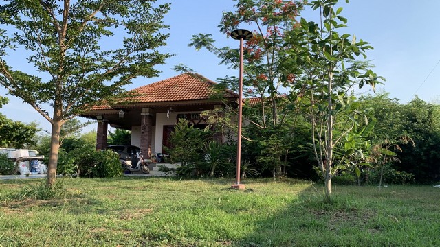 ขายบ้านทรงปั้นหยาพร้อมที่ดิน 310 ตาราวา ต.พระยืน อ.พระยืน จ.ขอนแก่น พร้อมฟอร์นิเจอร์