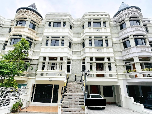 MRTเพชรบุรี 550ม. ARLมักกะสัน 570กม. ให้เช่าทาวน์เฺฮาส์หรู 4 ชั้น สุขุมวิท  534 ตร.ม.34ตร.วา.ใจกลาง.4 นอน เทอร์มินัล 21 1.2 กม.