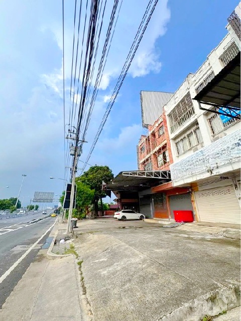 ราชพฤกษ์ ให้เช่าอาคาร 3.5 ชั้น 1 คูหา 20 ตร.วา.256 ตร.ม.MRT บางรักน้อยท่าอิฐ 2.5 กม.ติดถนนใหญ่ 4 นอน 3 น้ำ รร.นานาชาติ ร่วมฤดี 1.6 กม. 