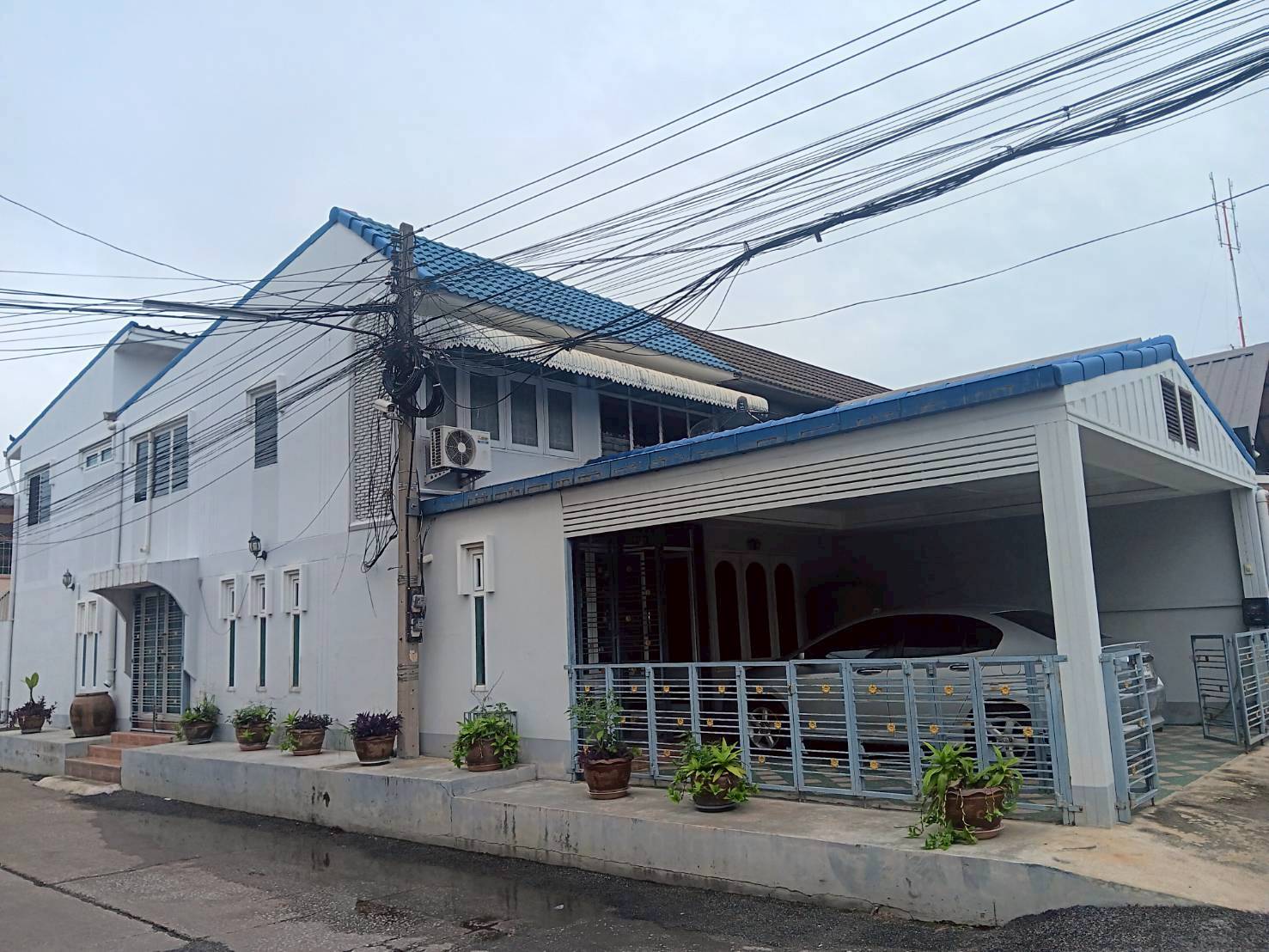 ขายด่วน ทาวน์โฮม 2 ชั้น หลังมุม กลางเมืองนครปฐม เนื้อที่ 44 ตร.ว. ติดถนน 2 ด้าน ตำบลห้วยจรเข้อำเภอมืองนครปฐม จังหวัดนครปฐม 