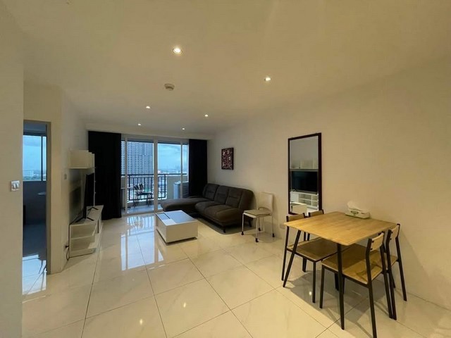 Monterey Place Sukhumvit 16 quiet private spacious 18th floor BTS Asoke