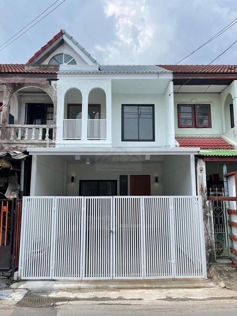 ขายทาวน์เฮาส์ 2 ชั้น 22 ตรว. ซอยนวมินทร์ 111 ตกแต่งใหม่พร้อมอยู่ ใกล้ตลาดปัฐวิกรณ์