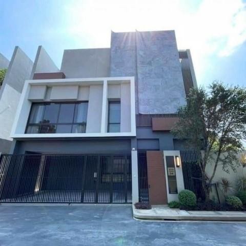 บ้านเดี่ยว 3ชั้น โครงการบูก้าน กรุงเทพกรีฑา มีลิฟท์ วิวสระว่ายน้ำ 
