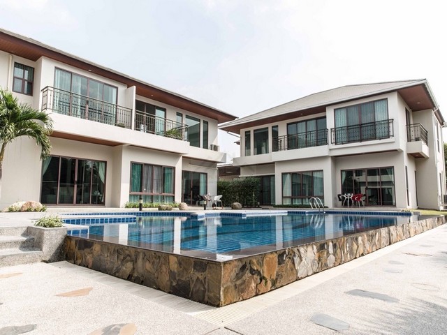 ให้เช่าบ้านเดี่ยว 2 ชั้น 3 หลัง 400 ตรว. 12 ห้องนอน หมู่บ้านเพอร์เฟค มาสเตอร์พีช พระราม 9 พร้อมสระว่ายน้ำ ใกล้ Stamford University