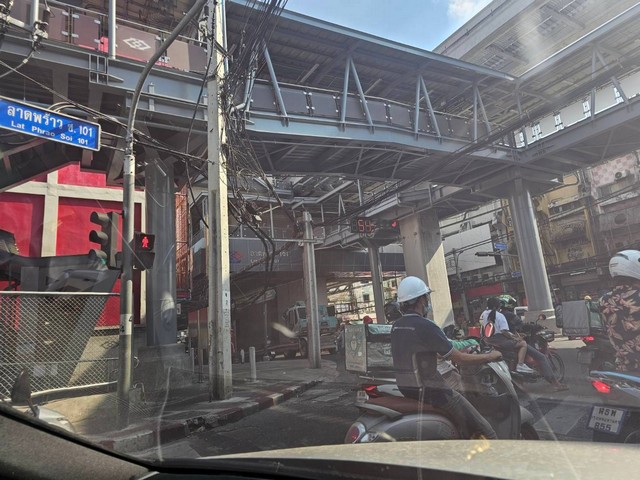 ขายที่ดินลาดพร้าว101 แยก7 ใกล้ MRT ลาดพร้าว เพียง 700 ม. ผังสีเหลือง เหมาะลงทุน ทำโครงการ 2-3-46 ไร่