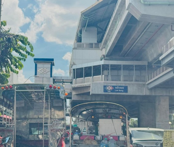 ขายที่ดินพร้อมสิ่งปลูกสร้าง ตรงข้ามเดอะมอลล์บางแค อยู่ในซอยเพชรเกษม 47