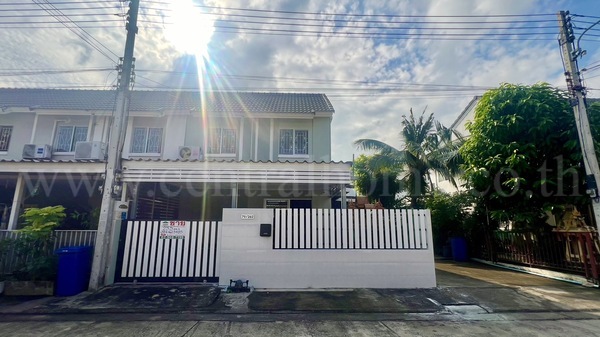 ทาวน์โฮม 2 ชั้น บ้านพฤกษา 60 รังสิต - บางพูน หลังมุม