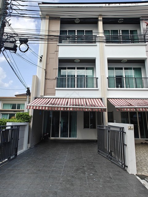 ขายทาวน์โฮม 3 ชั้นหลังมุม 3 ห้องนอน บ้านกลางเมือง ลาดพร้าว 71 นาคนิวาส 34 ใกล้เลียบด่วน 
