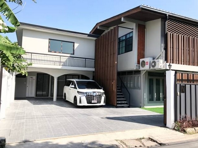 รหัสC6672 ให้เช่าบ้านเดี่ยว 2ชั้น ตกแต่งสวยพร้อมอยู่ 6ห้องนอน ถนนลาดพร้าวซอย 35 