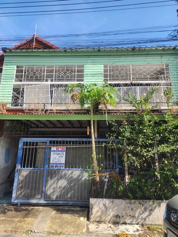 townhouse 0 พื้นที่เท่ากับ 18 ตร.ว. 1300000 B. ไม่ไกลจาก ตลาดศาลายา  เซ็นทรัล ศาลายา  โรงเรียนรัตนโกสินทร์  โรงพยาบาลศาลายา  ใกล้แหล่งอำนวยความสะดวก นครปฐม   