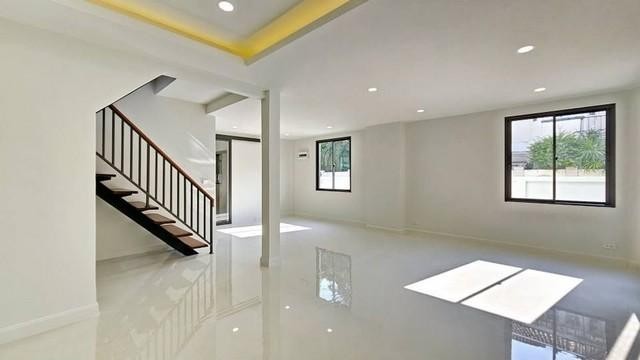 P539 ขาย บ้านแฝด ย่าน สุขุมวิท บางจาก ถนนสุขุมวิท ซอยสุขุมวิท 60/1 แขวงพระโขนงใต้ เขตพระโขนง หลังมุม รีโนเวทใหม่ ใกล้BTSบางจาก