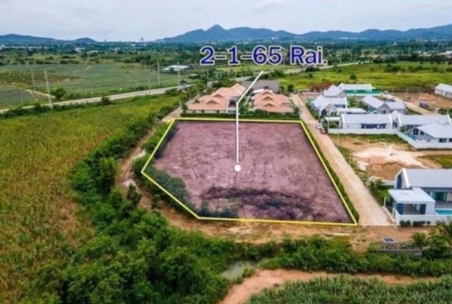 ขายที่ดินสวยถมแล้ว หัวหิน อำเภอหัวหิน จังหวัดประจวบคีรีขันธ์ 2 ไร่ 1 งาน 65 ตร.ว.