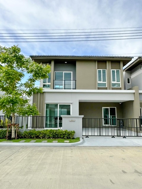 เมกา บางนา 1.4 กม..ถ.บางนา-ตราด  ทาวน์เฮ้าส์ 2 ชั้น 3นอน 3น้ำ เฟอร์ครบชุด ม่านทั้งหลัง 36 ตร.วา .270 ตร.ม. รร.นานาชาติคอนคอร์เดียน 800 ม. 