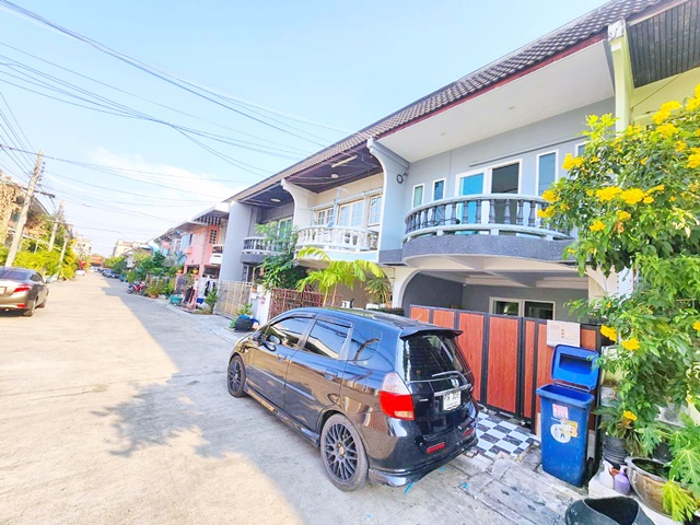 ถูกที่สุด จัดเต็มเฟอร์ MRTลาดพร้าว 1.6 กม.แอร์ทั้งหลัง แจส วังหิน1.7กม ทาวน์เฮาส์หรู 2 ชั้น 3นอน ครัวบิวท์อิน ตู้เย็นใหญ่ 39ตร.วา.319ตร.ม.