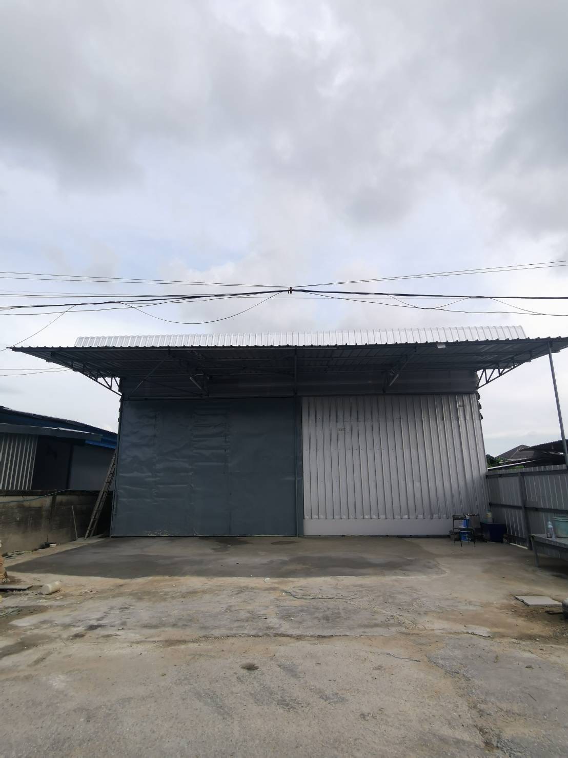 ปล่อยโกดังให้เช่า 320ตรม.  35000/ด. ถ.สามวา ซอยตรงข้ามโกดังJWD  แยกมีนบุรี