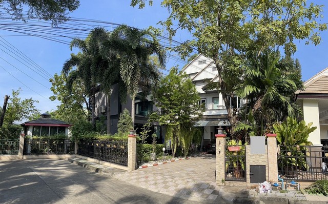 ซื้อ ขาย บ้านเดี่ยว 2ชั้น3อาคาร บ้านพัฒนาการ 30 ทั้งโครงการมี20หลังเป็นส่วนตัวพื้นที่ 136.9ตรว. 500ตรม 5ห้องนอน โทร099-2636615 / 085-5549989