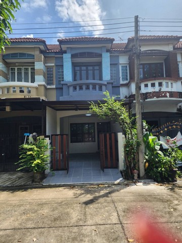 ทาวน์โฮม ปาริชาติ 345 2 BEDROOM 18 Square Wah 0 ngan 0 Rai 1650000 THAI BAHT   สภาพเยี่ยม บ้านรีโนเสวทแล้ว พร้อมอยู่ แถมแอรฺ์ 2 ตัว