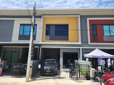 ปล่อยเช่าบ้าน สิริเพลส ประชาอุทิศ 90 ทาวน์โฮม 2 ชั้น สไตล์โมเดิร์นลอฟท์ ขนาด 16.25 ตร.วา 3 ห้องนอน 3 ห้องน้ำ สภาพดี