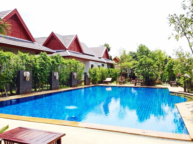 วิวทะเล ขายรีสอร์ท์วิลล่า มิเกล เยอรมัน 3.3 กม. หาดแม่รำพึง 1กม. 165ตร.ม.50ตร.วา. จัดเต็มเฟอร์ 2นอน 2น้ำ วัดในไร่1.6 กม. วิวสวน 