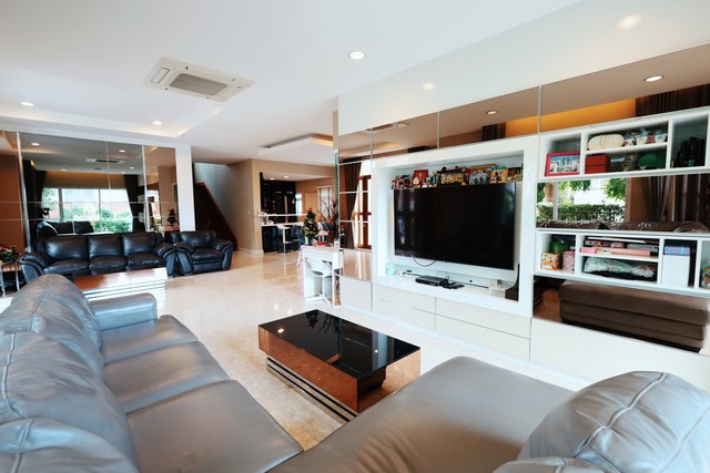 บ้าน แกรนด์ บางกอก บูเลอวาร์ด สาทร (กัลปพฤษ์) 0 RAI 0 งาน 90 SQ.WA 21500000 บาท   ราคานี้ห้ามพลาด บ้านแปลงมุม สภาพดี แต่งครบ พร้อมเข้าอยู่