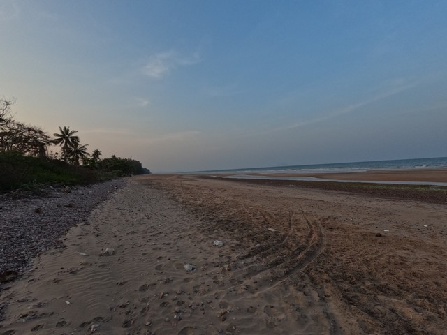 เลือกสรรทรัพย์ดีเติมเต็มชีวิต  ขายที่ดินใกล้หาดบางเบิด ติดถนนทางหลวง ใกล้หาด1 กม. +ขนาดที่ดิน 50-1-18 ไร่ โฉนดครุฑแดง พร้อมโอน ไร่ล่ะ 8 แสน
