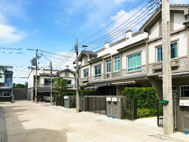 หมู่บ้านอินดี้3 บางนา กม.7 ซ.เมืองแก้ว MRT ศรีลาซาล ขาย ทาวน์เฮาส์ 2ชั้น 145ตร.ม.18ตร.วา. เมกาบางนา 2นอน 3น้ำ เฟอร์ เครื่องใช้ไฟฟ้าครบ 