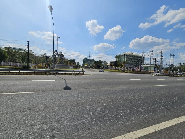 ขายที่ดินเปล่าติดถนนสุขุมวิท จันทบุรี เนื้อที่ 694 ไร่ ติดสถานีวิทยุแห่งประเทศไทย