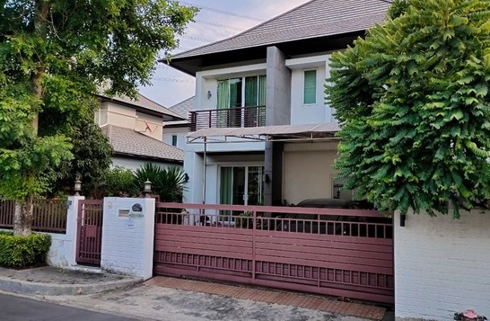 M37ให้เช่าบ้านเดี่ยว 2 ชั้น รีโนเวทใหม่ หมู่บ้านบลูลากูล บางนา  ใกล้ ม.ราม2  ใกล้ห้างMegaบางนา  ตกแต่งพร้อมอยู่