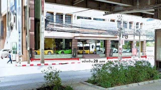 ให้เช่าโชว์รูม 1 ชั้น กั้นห้องเป็น Office เรียบร้อย ถนนพระราม 9 ใกล้แยก อสมท. เหมาะเปิดโชว์รูมรถยนตร์