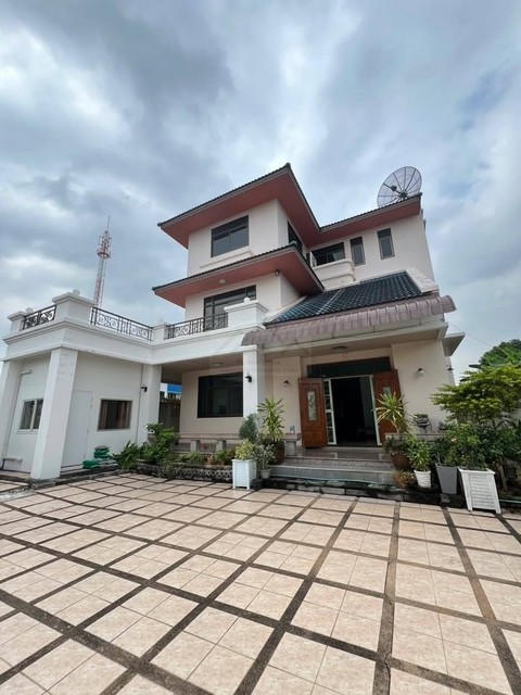 ชายบ้านเดี่ยว 3 ชั้น 111 ตรว. 7 ห้องนอน ซอยลาดพร้าว 93 ใกล้รถไฟฟ้า สถานีมหาดไท
