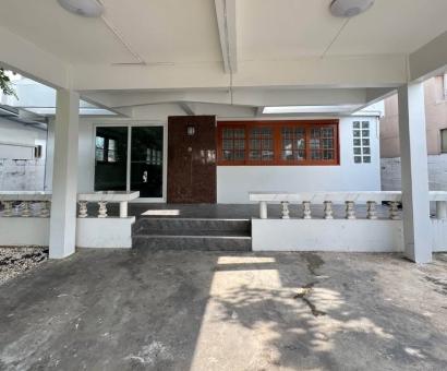ให้เช่าบ้านเดี่ยว 2 ชั้น 90 ตรว. หมู่บ้านเมืองทอง 2 โครงการ 3 ซ.พัฒนาการ 53 ใกล้สวนหลวง ร.9