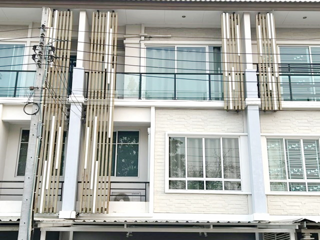 มีสวนหย่อม คอสโม บาซาร์ 900 MRT เมืองทองธานี 1.9 กม. ม.ทาวน์เฮาส์ 3ชั้น 3นอน 19ตร.วา.230 ตร.ม. รร.นานาชาติแฮมพ์ตั้น แจ้งวัฒนะ 4 กม.4 แอร์  