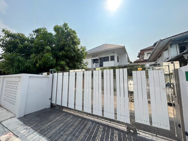 ให้เช่าบ้านเดี่ยวลาดพร้าว71ที่ดิน101ตร.ว4นอน4น้ำแอร์4เครื่องเฟอร์นิเจอร์ครบเช่า65,000บา/เดือนใกล้BTSlugs]nvถนนลาดพร้าว71