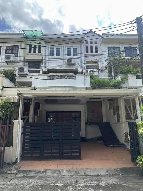 ให้เช่า Townhome 2 ชั้น 3 ห้องนอน หมู่บ้าน Parklane ปรีดีพนมยงค์ 35 สุขุมวิท 71 เหมาะทำ Home Office หรือ อยู่อาศัย